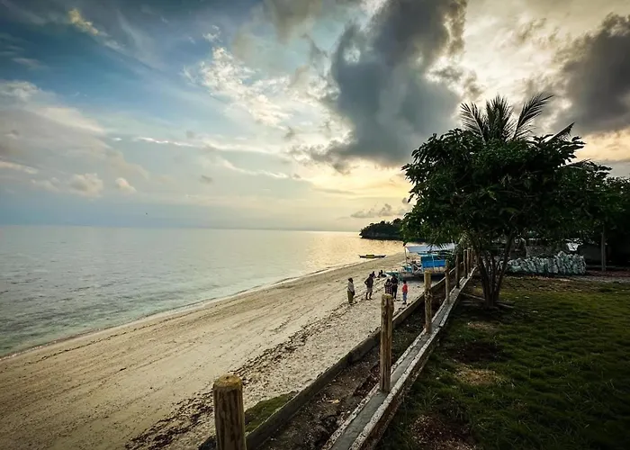Dapdap Shorelines Beachfront ホステル カモテス諸島