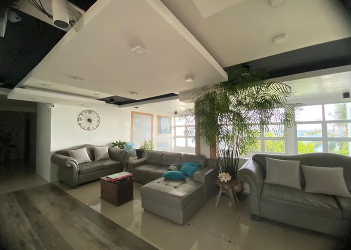 Dapdap Shorelines Beachfront ホステル